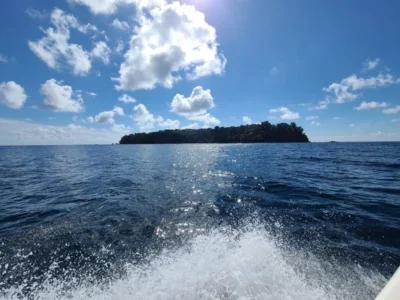 Tour boat approaching the shores of Caño Island